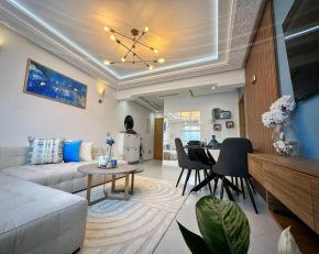 Chic beachside Apt,Mountain view